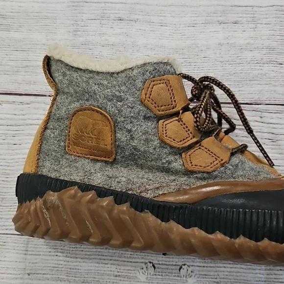 Sorel Sz 8 Gray and Tan Winter Boots - Picture 10 of 16